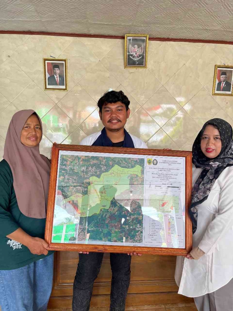 Penyerahan Peta Fasilitas Umum Desa Gembyang, dokpri