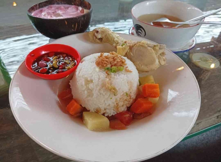 Menikmati Sop Ayam Klaten dengan Mindful Eating di Restoran Pinggir Kali(dokpri)