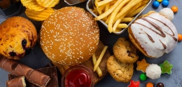Mengapa Makanan Tak Sehat Selalu Menarik: Memahami Berbagai Alasan di Balik Daya Tariknya | halodoc.com