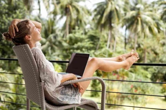 Ilustrasi kegiatan digital nomad. Sumber: forbes.com