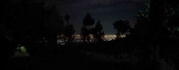 Dokpri. Kerlip lampu dari arah Kota Tasikmalaya dan Kabupaten Ciamis terlihat indah di Puncak Move On Darmacaang. 