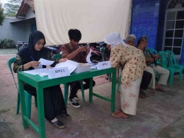Pendaftaran pemilih di TPS/Foto: Lilian Kiki Triwulan