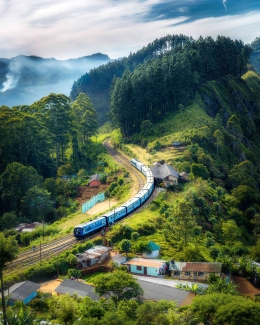 Kereta Api melintasi pegunungan/by SenuScape/Sumber: https://www.pexels.com