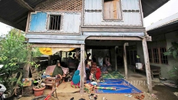 Bangunan rumah tradisional di Aceh yang akrab bencana ( KOMPAS/ADRIAN FAJRIANSYAH )