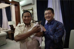 Bobby si kucing ikut berfoto bersama Prabowo dan Dubes Tiongkok (sumber: Instagram @prabowo)