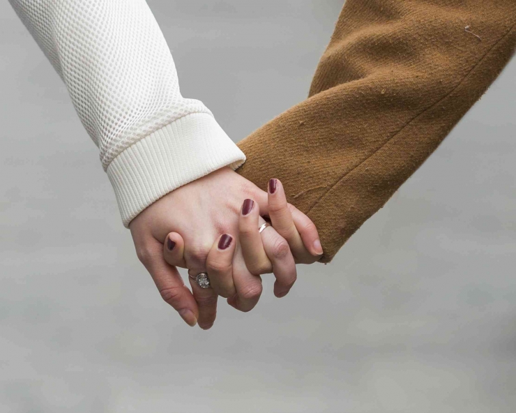 close-up-women-holding-hands