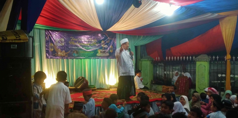 Dk. Ketua MUI Dr. KH. Ubaidillah, SQ,. M.Pd menyampaikan tausyiahnya di Acara Isra' Mi'raj Masjid Al Kautsar, Sabtu (17/02).