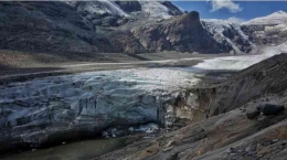 Gletser Passu [sumber gambar: FREEP!K]