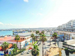 Algiers, ibukota Aljazair yang terletak di Laut Tengah. (sumber: Food and Travel Magazine)