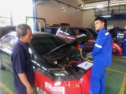 Uji kompetensi keahlian Jurusan Teknik Kendaraan Ringan SMK Angkasa 1 Jakarta (dok. pribadi)