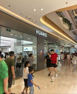 Salah satu Huawei Store di Tiongkok. Sumber Gambar: Reddit