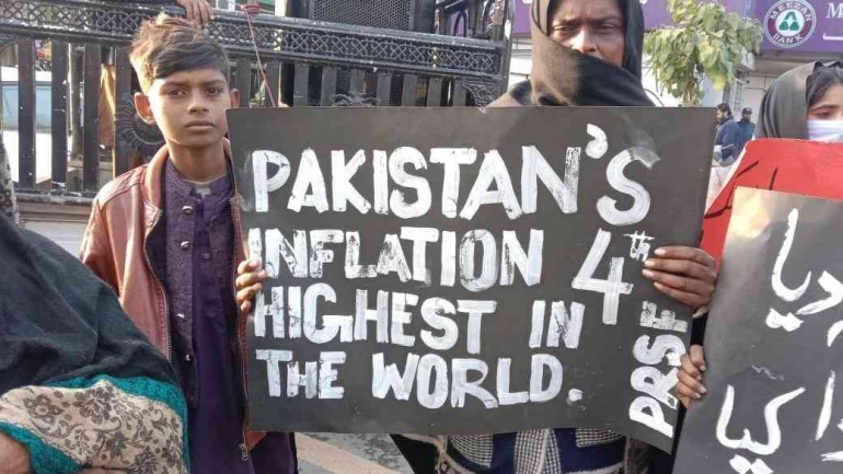 Orang Pakistan protes terhadap inflasi tinggi. | Sumber: Awami Workers Party/Twitter