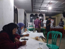 Proses penghitungan suara pemilu 2024/Foto: Lilian Kiki Triwulan