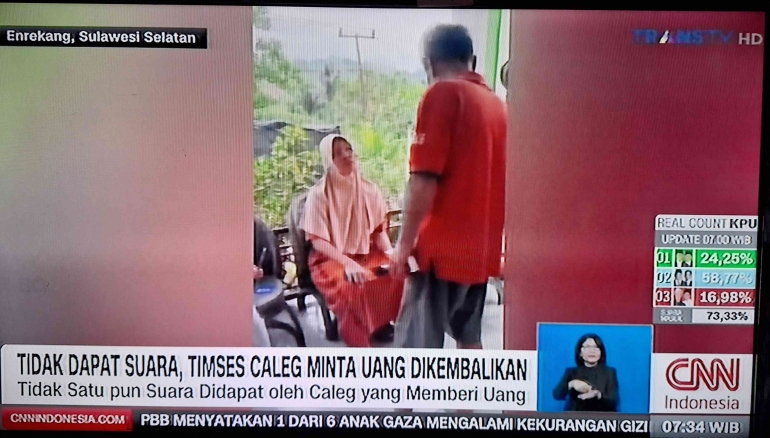 Seorang timses caleg yang meminta uang dikembalikan. Sumber: CNN Indonesia/TransTV
