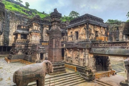 Sumber: 1200 Years Old Kailasa Temple Made Out of Single Rock (vedicfeed.com) 