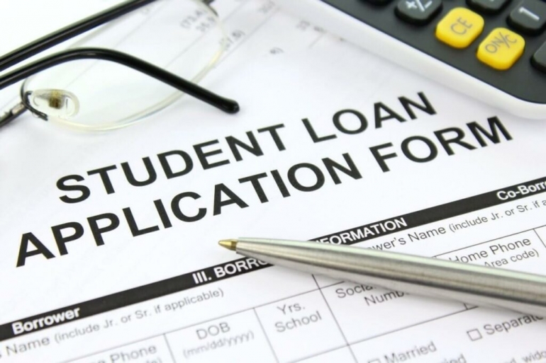 Ilustrasi surat permohonan student loan. Photo by Nick Youngson via Creative Commons