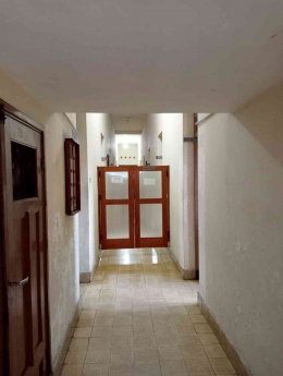 Koridor yang menghubungkan ruangan-ruangan di gedung Balewiyata Malang (Dok. Pribadi)