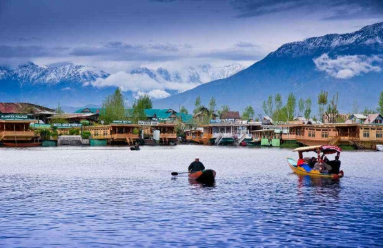 Sumber: 15 Top Places to Visit in Kashmir (2024): Best Time to Visit (fabhotels.com) 