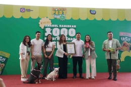 Pemberian Penghargaan oleh pihak Museum Rekor Dunia-Indonesia (MURI) kepada Merek Makanan Anjing UGO Dog Food (3/2/2024)