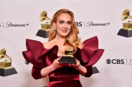 Adele saat meraih Grammy Awards ke 16 di tahun 2023. Sumber: getty images (Alberto E. Rodriguez)