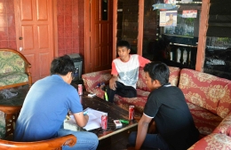 Proses rekrutmen informan lokal di Kabupaten Bombana, Sulawesi Tenggara (Sumber: Dokumentasi pribadi)