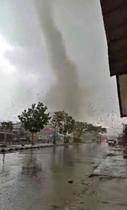 Fenomena Tornado Pertama di Indonesia|sumber gambar: merdeka.com