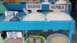 Keberadaan stok beras di pasar tradisional Kota Palu. Dokumentasi Pribadi