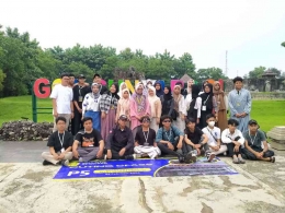 Outing Class SMA Plus Al Ghifari, Siswa Mengenal Keraton Kasepuhan Cirebon dan Gua Sunyaragi (Foto: Dokpri)