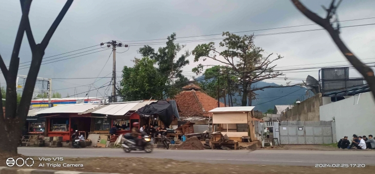 Melihat dari Dekat Lokasi Amukan Tornado Rancaekek Bandung (Foto: Dokpri)