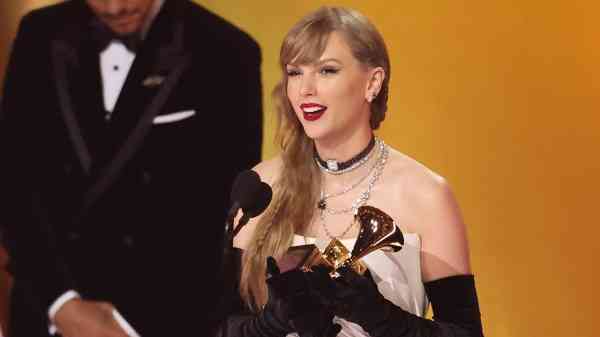  Taylor Swift memenangkan Grammy Awards 2024 (Foto : StyleCaster)