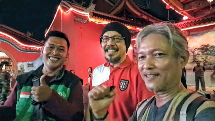 Andy F. Noya (tengah) dan penulis (kanan) | Dokpri