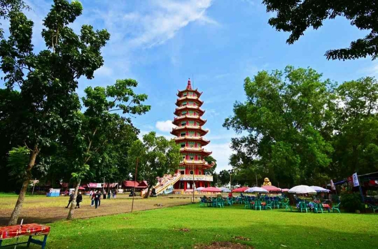 Pagoda di Pulau Kemaro salah satu spot pariwisata di Palembang. Foto: instagram.com/pariwisata.palembang