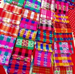 Kain Tajung, kain khas Palembang selain Songket. Foto: instagram.com/pariwisata.palembang