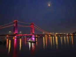 Cantiknya View Jembatan Ampera yang Membentang di Atas Sungai Musi | indonesiakaya.com