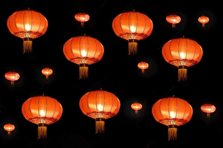 https://pixabay.com/id/illustrations/lampion-cina-asia-dekorasi-lampu-1509663/