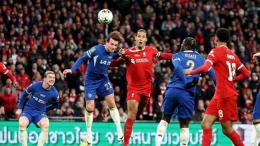 Virgil van Dijk membawa kemenangan Liverpool 1-0 atas Chelsea di final Carabao Cup (Foto Reuters/Hannah McKay). 
