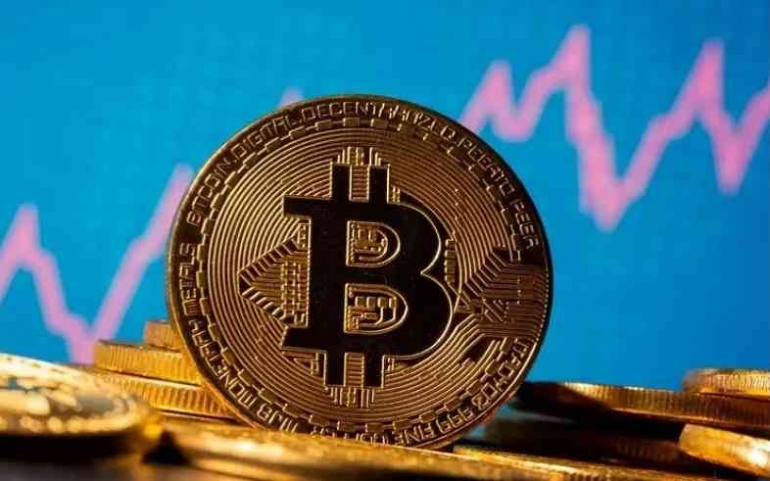 Ilustrasi mata uang kripto Bitcoin. (Dok. market.bisnis.com)