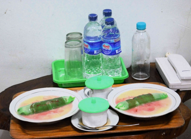 Menu sahur salah satu hotel di Kota Lasusua, Kolaka Utara (Sumber: Dokumentasi pribadi)