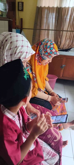 Edukasi Sosial Media bersama Warga RW.10 Keluarahan Pandanwangi (Dok. pribadi)
