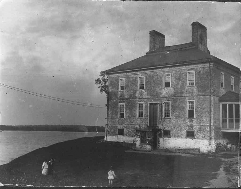Almshouse, rumah penampungan orang-orang tua (1940-an) (sumber:historiclondontown.org)