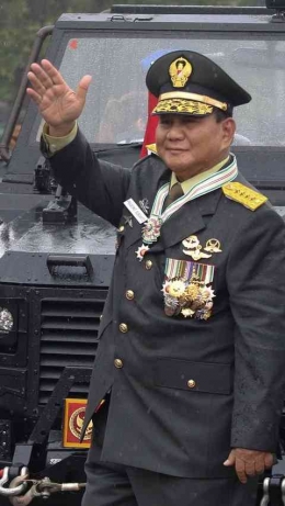 Koalisi Masyarakat Sipil Kecam Pemberian Pangkat Jenderal Kehormatan Prabowo (merdeka.com) 