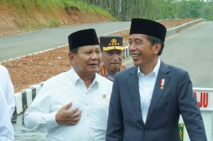 Pemberian Pangkat Jenderal Kehormatan pada Prabowo: Bukti atau Transaksi Politik? | fajar.co.id