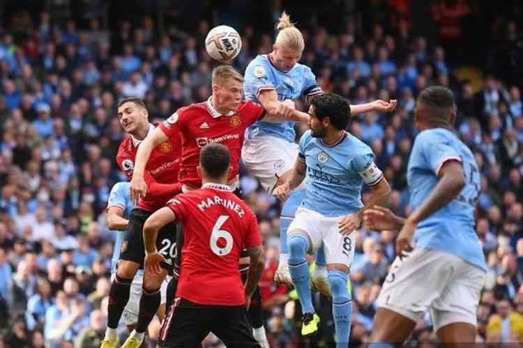 Salah satu pertandingan derby Manchester antara Man City vs Man United (Sumber: kompas.com)