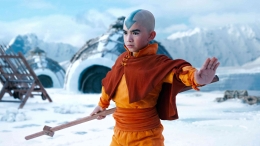 Gordon Cormier sebagai Aang. Sumber: The Movie Database (DalmationDeku)