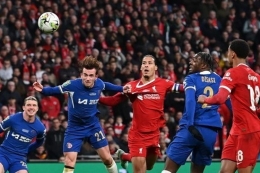 Liverpool dan Chelsea saat bertanding di Final Carabao Cup 2024. Foto: AFP/GLYN KIRK via KOMPAS.com