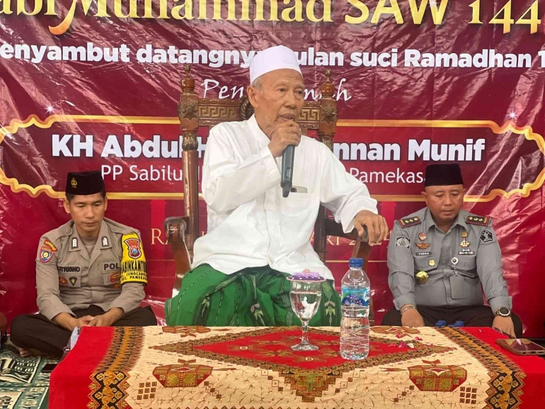 Tausiyah Agama diisi oleh KH. Abdul hamid Mannan Munif Pengasuh PP Sabilul Ihsan, Rabu (28/02/2024)(Foto : Humas Lapas Narkotika Pamekasan)