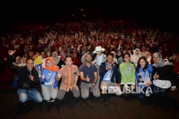 Kehebohan nobar film Iqro Petualangan Meraih Bintang di bioskop. (Dok. republika.com)
