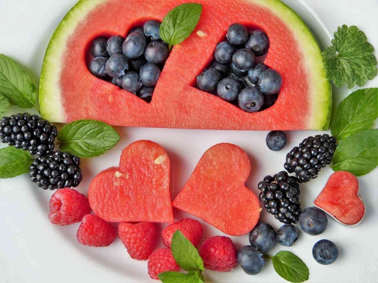 Ilustrasi buah-buahan segar (pixabay.com/silviarita)