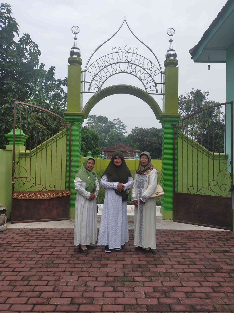 Pintu gerbang makam Syeh Abu Hasan dan Syeh Abu Mansyur | Foto: Siti Nazarotin 