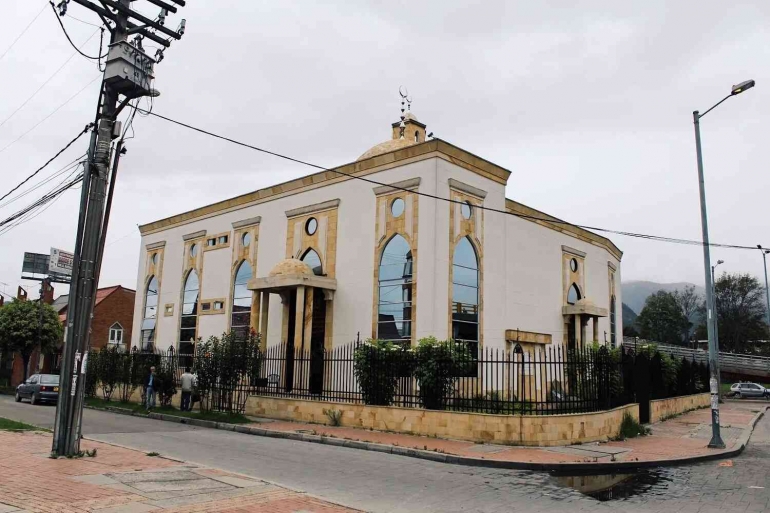 Masjid Abu Bakar Assidieq Bogota: bahat
